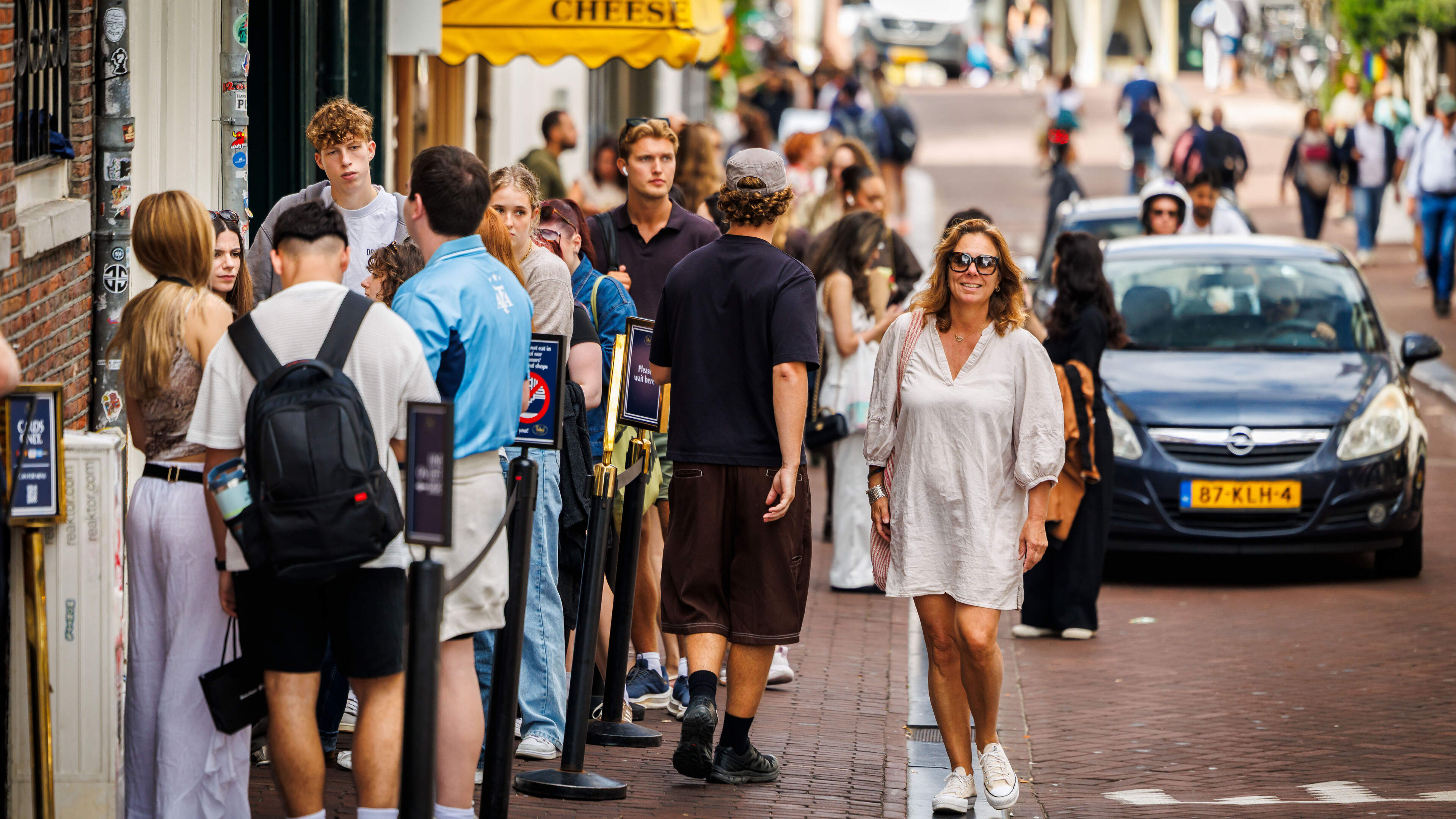 Babette snapt niet waarom Amsterdammers zeuren over toeristen: ’Ze maken mij juist trots op mijn stad’